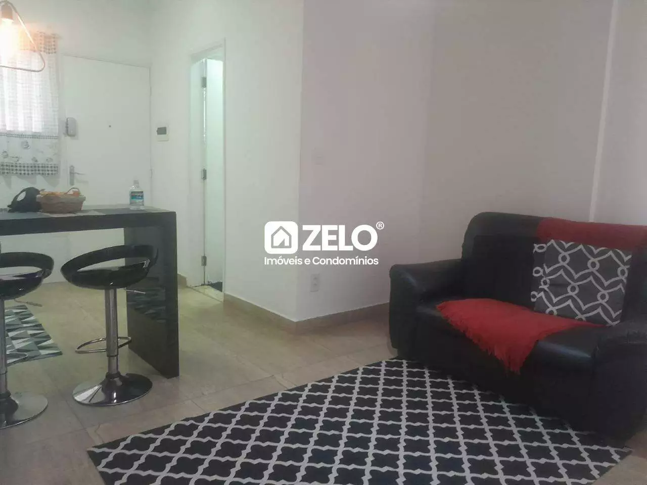 Sala de apartamento bem iluminada